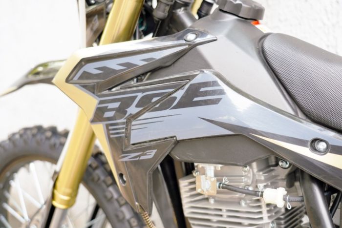 Наклейки BSE Z3 Gold Black, арт. B0Z3KB130HHH3-stickers