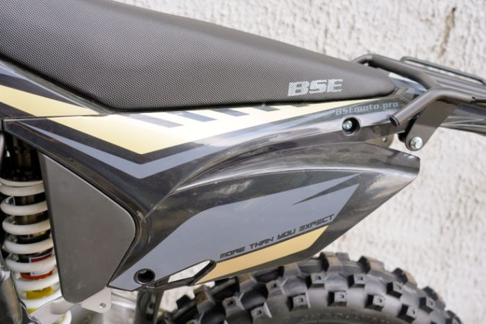 Наклейки BSE Z3 Gold Black, арт. B0Z3KB130HHH3-stickers