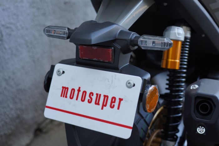 Скутер Motosuper Adviser 180 Light Grey (темно серый) + Gold rims, арт. MADVYC020LEH1