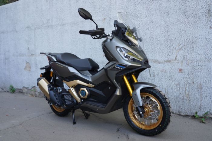 Скутер Motosuper Adviser 180 Light Grey (темно серый) + Gold rims, арт. MADVYC020LEH1