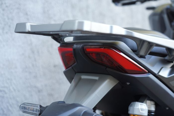 Скутер Motosuper Adviser 180 Light Grey (темно серый) + Gold rims, арт. MADVYC020LEH1